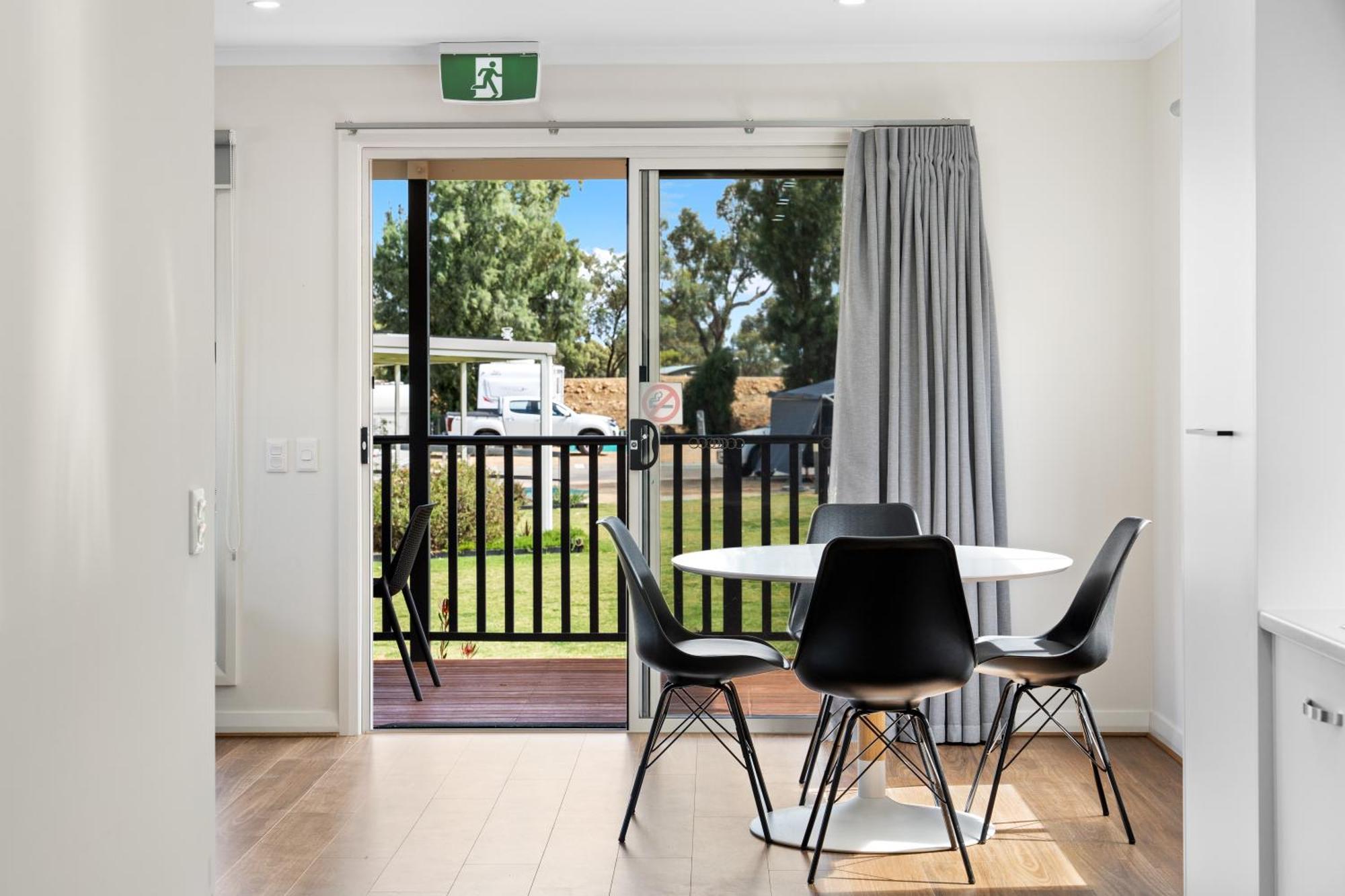 Waikerie Holiday Park Bagian luar foto