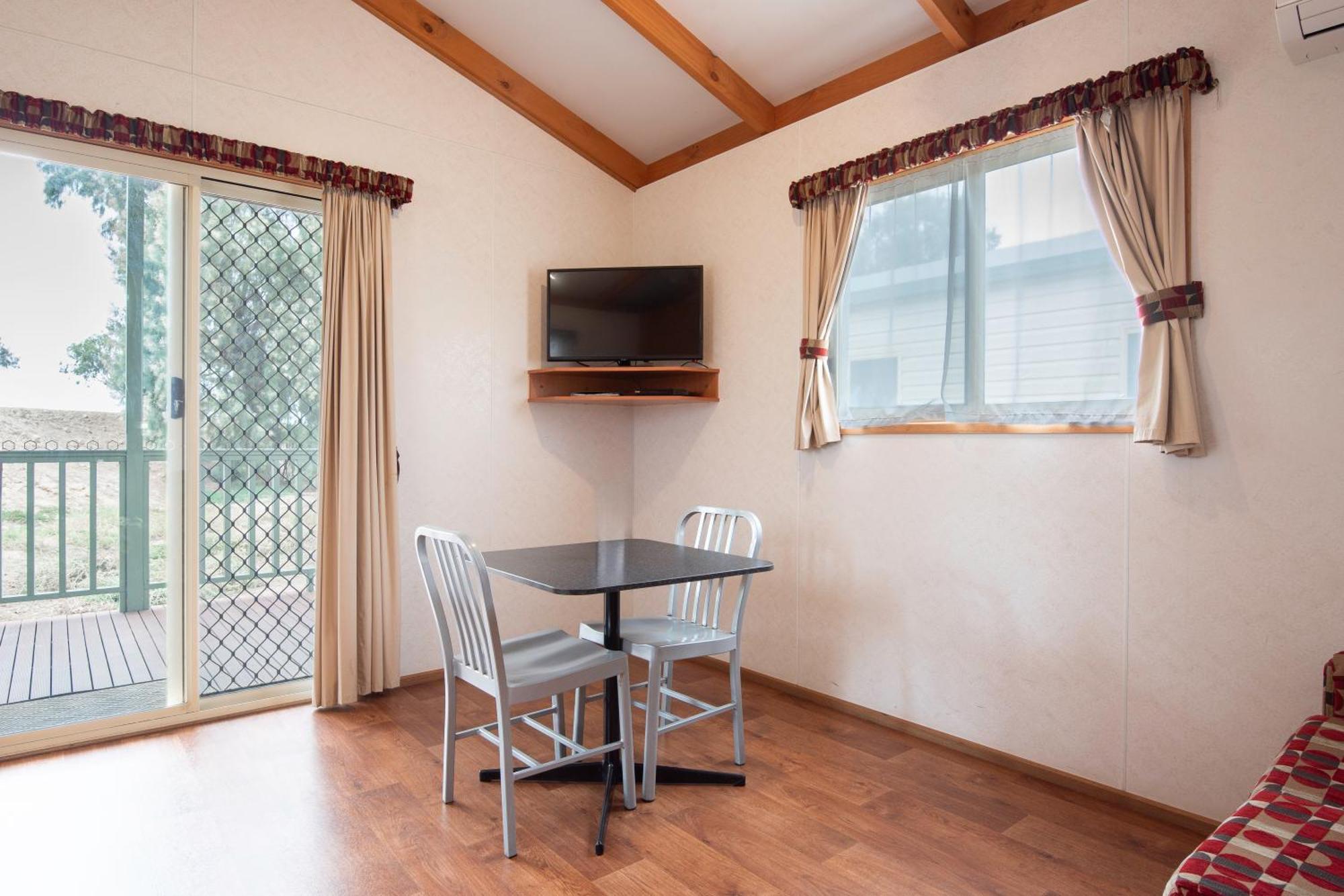 Waikerie Holiday Park Bagian luar foto