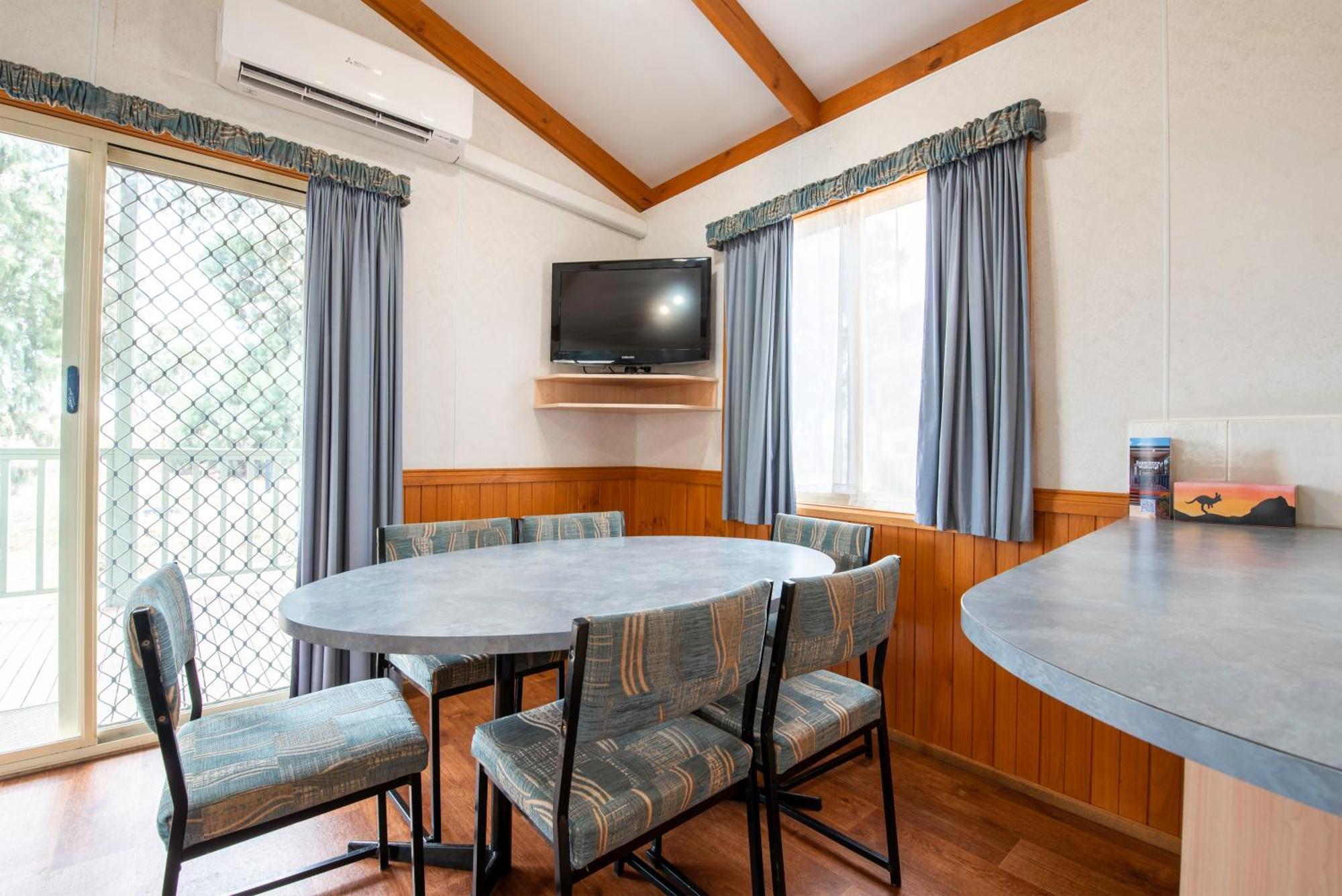 Waikerie Holiday Park Bagian luar foto
