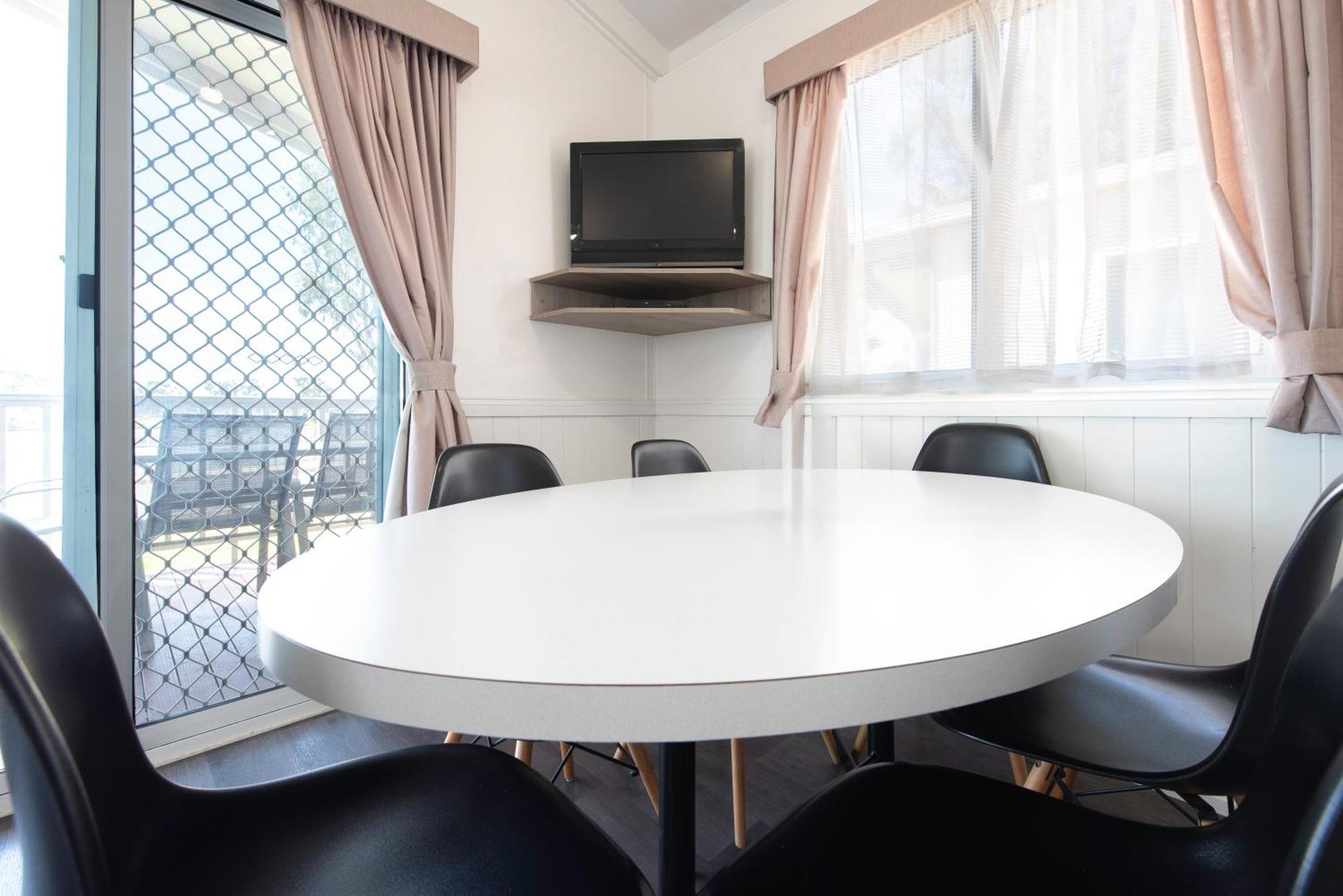 Waikerie Holiday Park Bagian luar foto